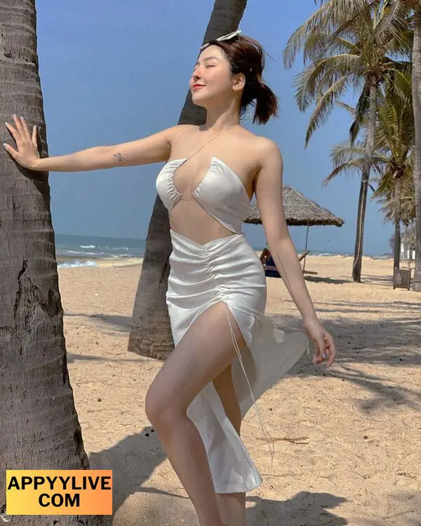 Trâm Anh Diện Bikini Hình 1